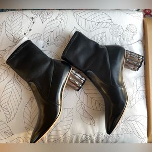 Salvatore Ferragamo US 10 C Camelia
Ankle Boots (Refracted Heel Collection 2019)